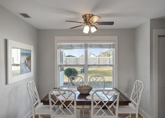 Southern Mermaid Cottage- Pet Friendly Fenced