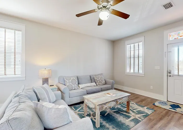 2-Story Beach Cottage With Pools Hot Tub Gym Patio & Ac - Dog-Friendly